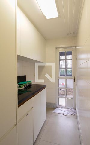 Apartamento à venda com 200m², 3 quartos e 2 vagas Apartamento à venda com 200m², 3 quartos e 2 vagasÁrea de Serviço