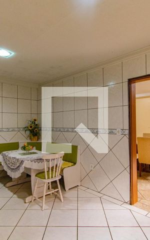 Casa à venda com 480m², 4 quartos e 2 vagas Casa à venda com 480m², 4 quartos e 2 vagasCozinha