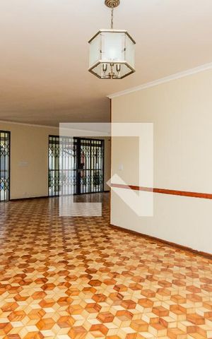 Casa à venda com 400m², 4 quartos e 5 vagas Casa à venda com 400m², 4 quartos e 5 vagasSala