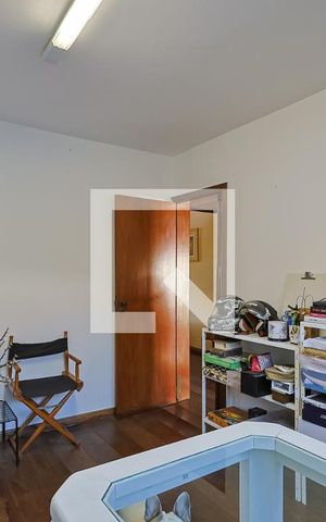 Casa à venda com 398m², 4 quartos e 3 vagas Casa à venda com 398m², 4 quartos e 3 vagasSala