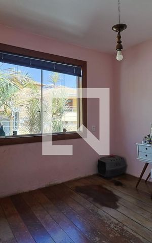 Casa à venda com 398m², 4 quartos e 3 vagas Casa à venda com 398m², 4 quartos e 3 vagasQuarto 4