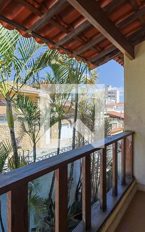 Casa à venda com 398m², 4 quartos e 3 vagas Casa à venda com 398m², 4 quartos e 3 vagasVaranda