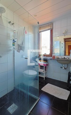 Casa à venda com 398m², 4 quartos e 3 vagas Casa à venda com 398m², 4 quartos e 3 vagasBanheiro