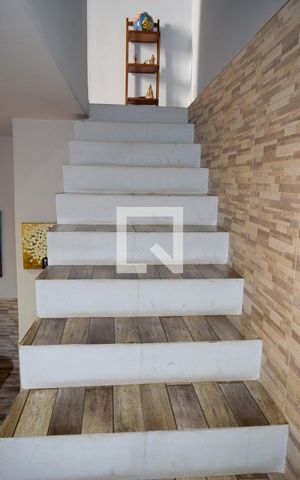 Casa à venda com 110m², 3 quartos e 1 vagaAcesso piso superior casa 2
