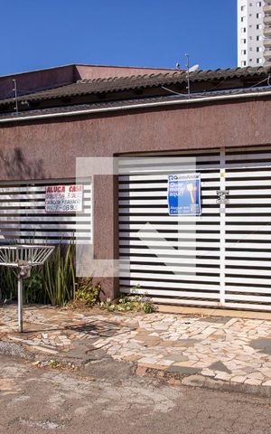 Casa para alugar com 300m², 3 quartos e 5 vagas Casa para alugar com 300m², 3 quartos e 5 vagasFachada