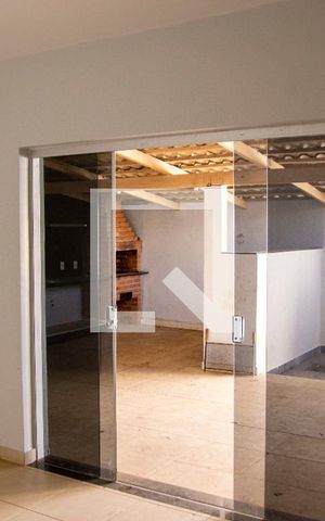 Casa para alugar com 300m², 3 quartos e 5 vagas Casa para alugar com 300m², 3 quartos e 5 vagasCopa
