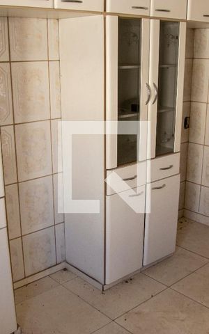 Casa para alugar com 300m², 3 quartos e 5 vagas Casa para alugar com 300m², 3 quartos e 5 vagasCozinha - Armários
