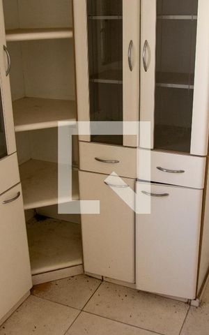 Casa para alugar com 300m², 3 quartos e 5 vagas Casa para alugar com 300m², 3 quartos e 5 vagasCozinha - Armários