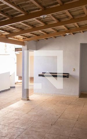Casa para alugar com 300m², 3 quartos e 5 vagas Casa para alugar com 300m², 3 quartos e 5 vagasCozinha e Área de Serviço