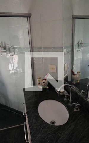 Casa à venda com 365m², 5 quartos e 4 vagasQuarto 4 - Banheiro