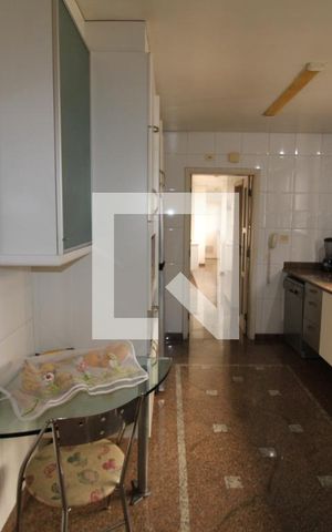 Casa à venda com 365m², 5 quartos e 4 vagasCozinha