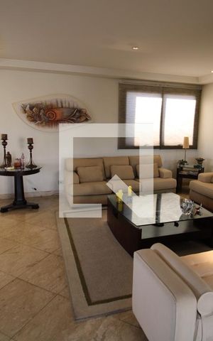 Casa à venda com 365m², 5 quartos e 4 vagasSala