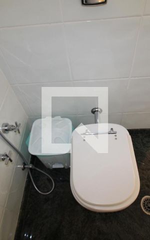Casa à venda com 365m², 5 quartos e 4 vagasQuarto 4 - Banheiro