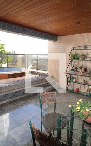 Casa à venda com 365m², 5 quartos e 4 vagasSala - Varanda