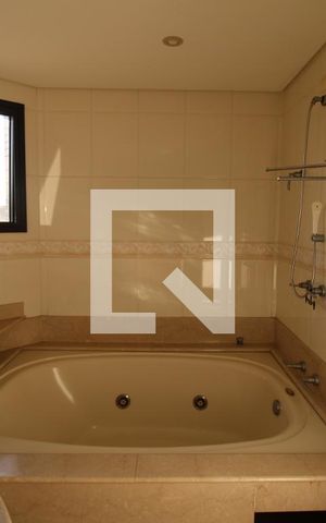 Casa à venda com 365m², 5 quartos e 4 vagasQuarto 7 - Banheiro