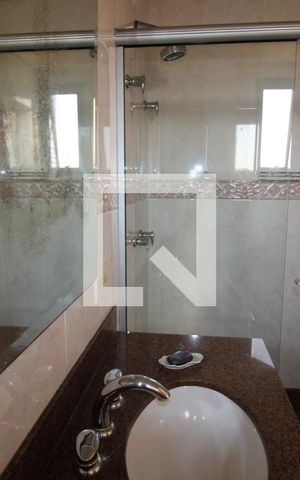 Casa à venda com 365m², 5 quartos e 4 vagasQuarto 5 - Banheiro