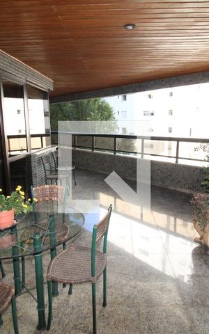 Casa à venda com 365m², 5 quartos e 4 vagasSala - Varanda