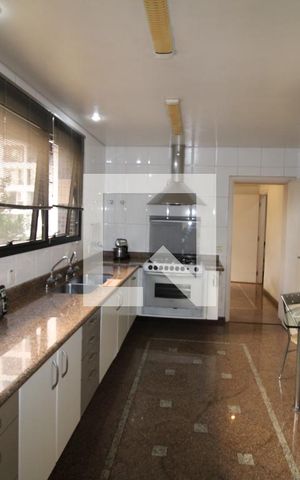 Casa à venda com 365m², 5 quartos e 4 vagasCozinha