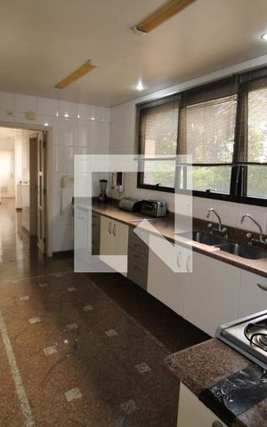 Casa à venda com 365m², 5 quartos e 4 vagasCozinha