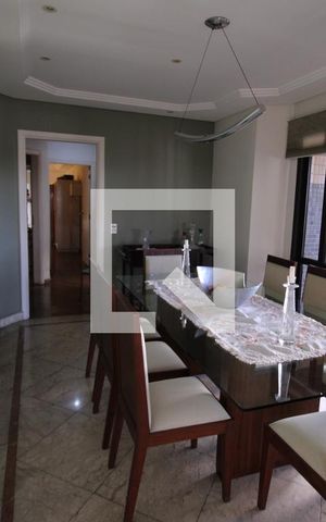 Casa à venda com 365m², 5 quartos e 4 vagasSala