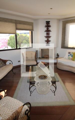 Casa à venda com 365m², 5 quartos e 4 vagasSala
