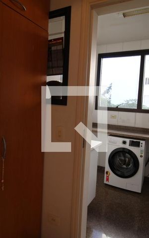 Casa à venda com 365m², 5 quartos e 4 vagasÁrea de Serviço - Quarto