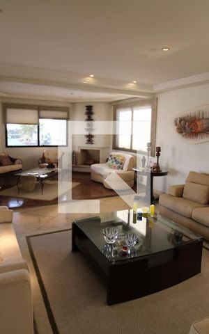 Casa à venda com 365m², 5 quartos e 4 vagasSala