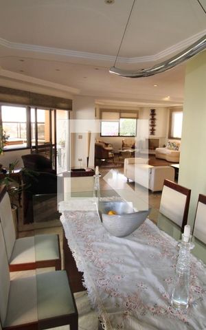Casa à venda com 365m², 5 quartos e 4 vagasSala