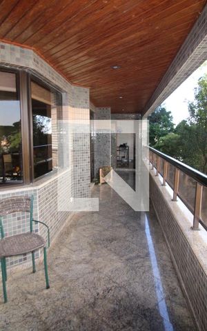 Casa à venda com 365m², 5 quartos e 4 vagasSala - Varanda