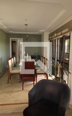 Casa à venda com 365m², 5 quartos e 4 vagasSala