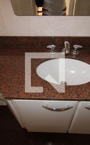 Casa à venda com 365m², 5 quartos e 4 vagasQuarto 5 - Banheiro