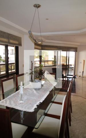 Casa à venda com 365m², 5 quartos e 4 vagasSala