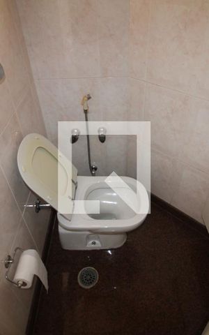 Casa à venda com 365m², 5 quartos e 4 vagasQuarto 5 - Banheiro