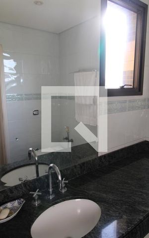 Casa à venda com 365m², 5 quartos e 4 vagasQuarto 4 - Banheiro