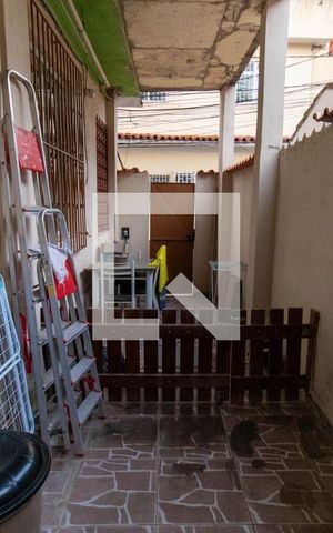 Casa à venda com 240m², 6 quartos e 2 vagas Casa à venda com 240m², 6 quartos e 2 vagasÁrea externa