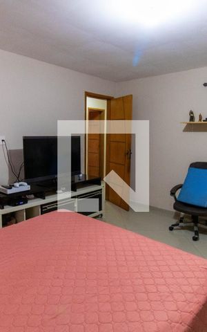 Casa à venda com 240m², 6 quartos e 2 vagas Casa à venda com 240m², 6 quartos e 2 vagasQuarto