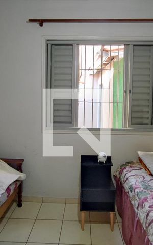 Casa à venda com 280m², 5 quartos e 5 vagas Casa à venda com 280m², 5 quartos e 5 vagasEdícula - Quarto 2