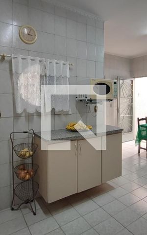 Casa à venda com 280m², 5 quartos e 5 vagas Casa à venda com 280m², 5 quartos e 5 vagasCozinha