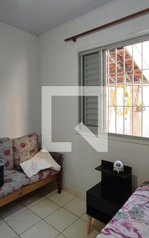 Casa à venda com 280m², 5 quartos e 5 vagas Casa à venda com 280m², 5 quartos e 5 vagasEdícula - Quarto 2