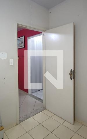 Casa à venda com 280m², 5 quartos e 5 vagas Casa à venda com 280m², 5 quartos e 5 vagasEdícula - Quarto