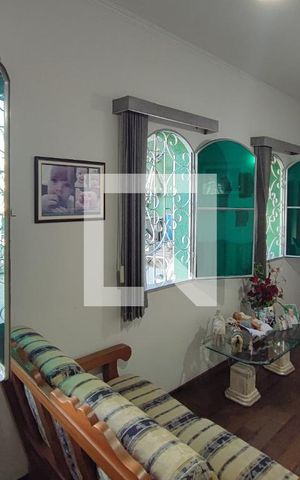 Casa à venda com 280m², 5 quartos e 5 vagas Casa à venda com 280m², 5 quartos e 5 vagasSala de Estar