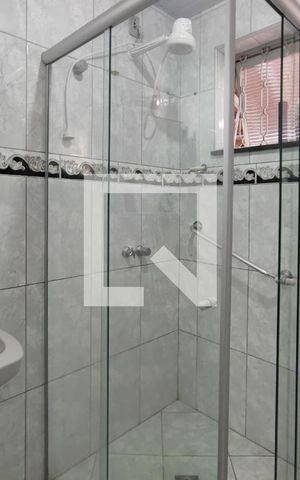 Casa à venda com 280m², 5 quartos e 5 vagas Casa à venda com 280m², 5 quartos e 5 vagasEdícula - Banheiro