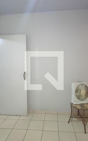 Casa à venda com 280m², 5 quartos e 5 vagas Casa à venda com 280m², 5 quartos e 5 vagasEdícula - Quarto