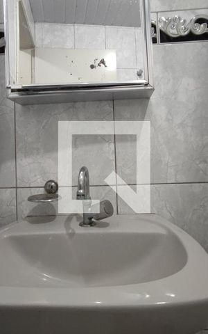 Casa à venda com 280m², 5 quartos e 5 vagas Casa à venda com 280m², 5 quartos e 5 vagasEdícula - Banheiro