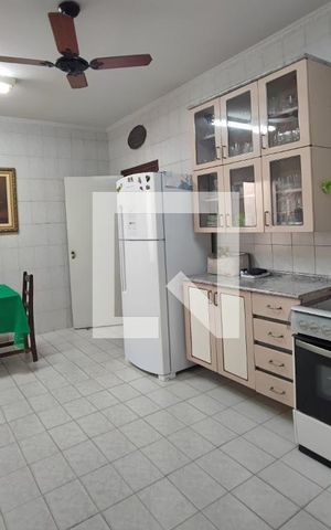 Casa à venda com 280m², 5 quartos e 5 vagas Casa à venda com 280m², 5 quartos e 5 vagasCozinha