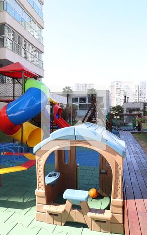 Apartamento à venda com 145m², 4 quartos e 3 vagasÁrea comum - Playground