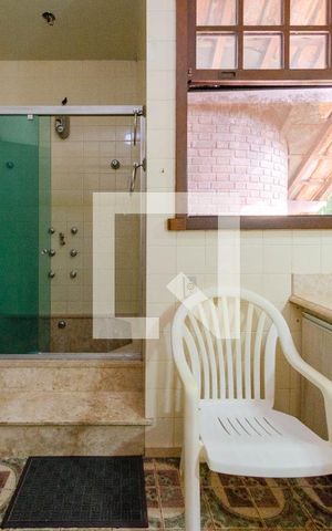 Casa à venda com 422m², 4 quartos e 4 vagas Casa à venda com 422m², 4 quartos e 4 vagasBanheiro suíte