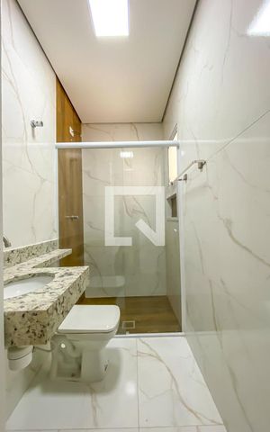 Casa para alugar com 90m², 2 quartos e 2 vagas Casa para alugar com 90m², 2 quartos e 2 vagasBanheiro da Suíte