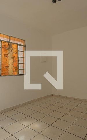 Casa para alugar com 30m², 1 quarto e 1 vaga Casa para alugar com 30m², 1 quarto e 1 vagaSala