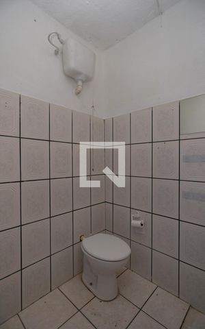 Casa para alugar com 30m², 1 quarto e 1 vaga Casa para alugar com 30m², 1 quarto e 1 vagaBanheiro